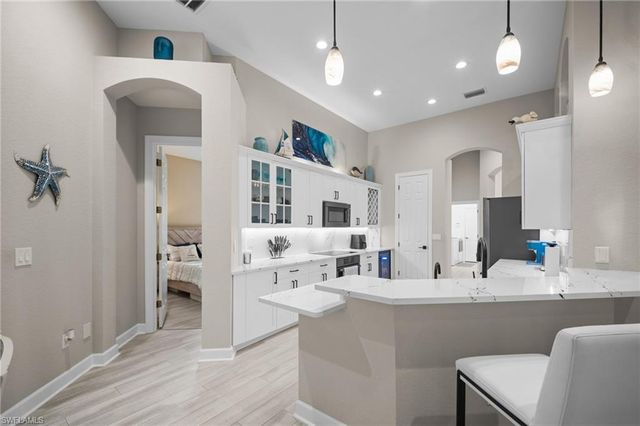 9042 Bronco CT, Naples, FL 34113