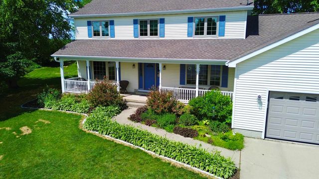 104 Maple Circle, Waverly, IA 50677