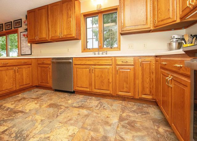 104 Maple Circle, Waverly, IA 50677