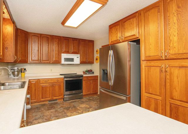 104 Maple Circle, Waverly, IA 50677