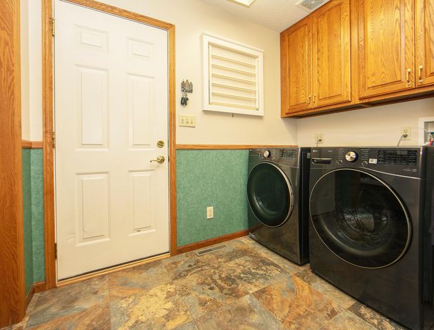 104 Maple Circle, Waverly, IA 50677