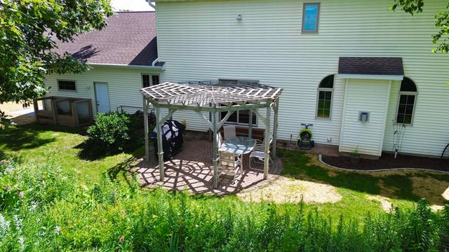 104 Maple Circle, Waverly, IA 50677