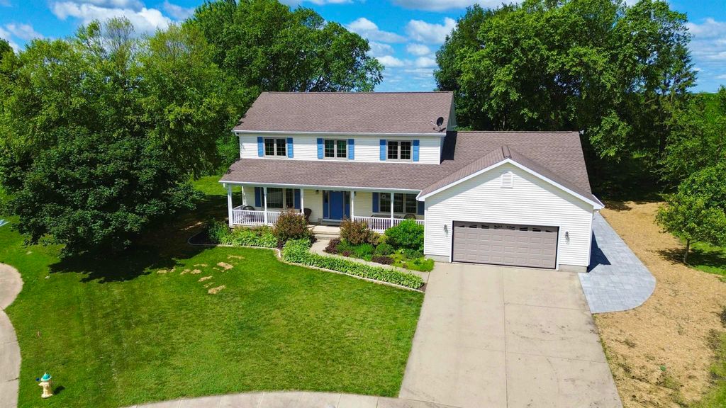 104 Maple Circle, Waverly, IA 50677