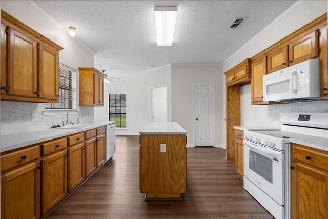 703 Daniel St, Gladewater, TX 75647