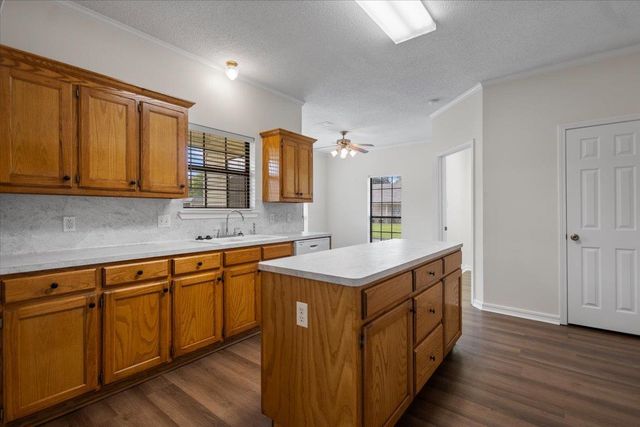 703 Daniel St, Gladewater, TX 75647