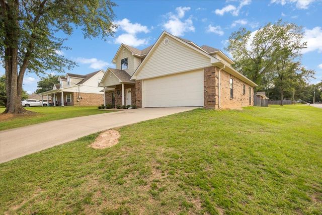 703 Daniel St, Gladewater, TX 75647