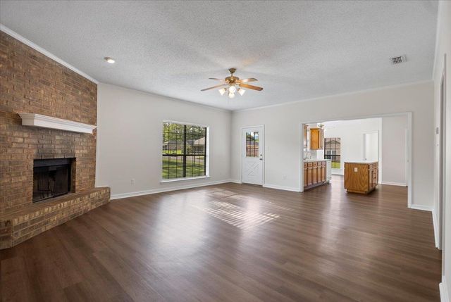 703 Daniel St, Gladewater, TX 75647