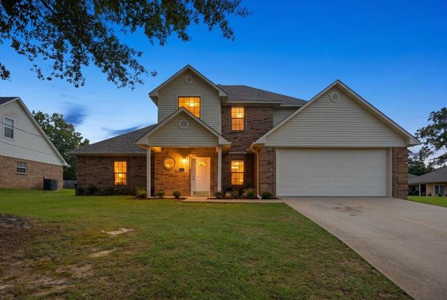 703 Daniel St, Gladewater, TX 75647