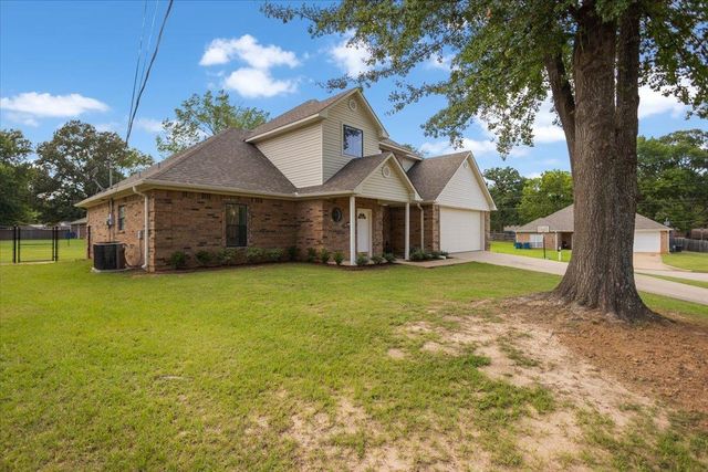 703 Daniel St, Gladewater, TX 75647