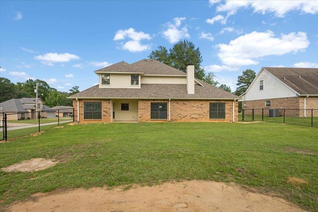 703 Daniel St, Gladewater, TX 75647