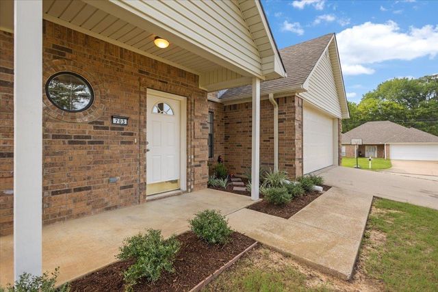 703 Daniel St, Gladewater, TX 75647