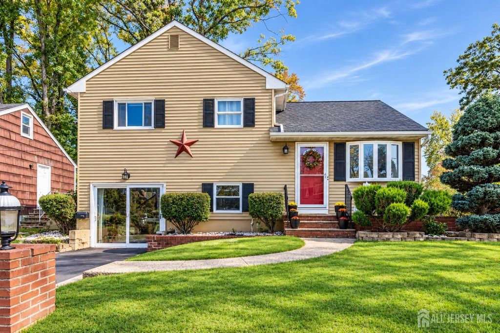 4 Willow Avenue, Edison, NJ 08817