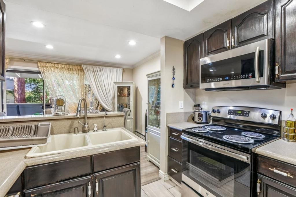 Image 8 of property listing at 150 Saratoga Avenue 362, Santa Clara, CA 95051