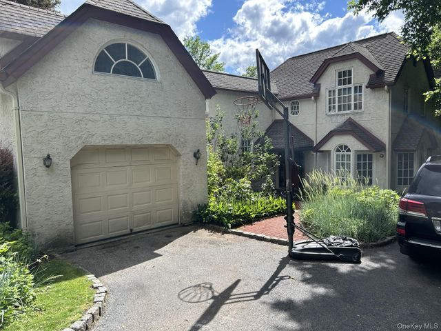 16 Springhurst Park, Dobbs Ferry, NY 10522