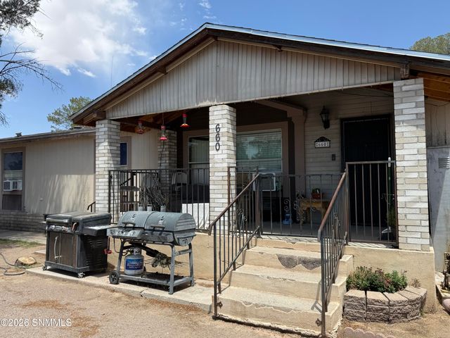 660 King Edward Avenue, Las Cruces, NM 88007