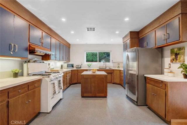 322 S Lincoln Street, Burbank, CA 91506
