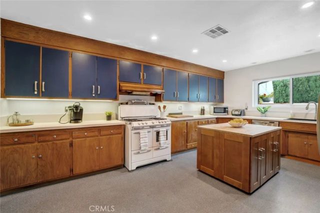 322 S Lincoln Street, Burbank, CA 91506