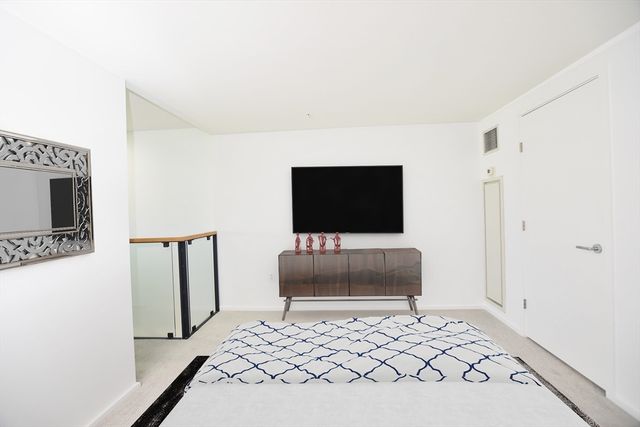 1 Earhart St 320, Cambridge, MA 02141