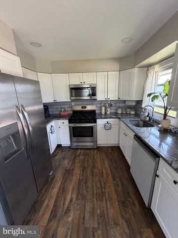 5 BARKER LN, Willingboro, NJ 08046