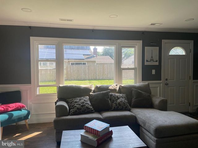 5 BARKER LN, Willingboro, NJ 08046