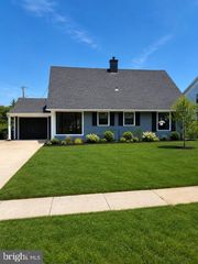 5 BARKER LN, Willingboro, NJ 08046