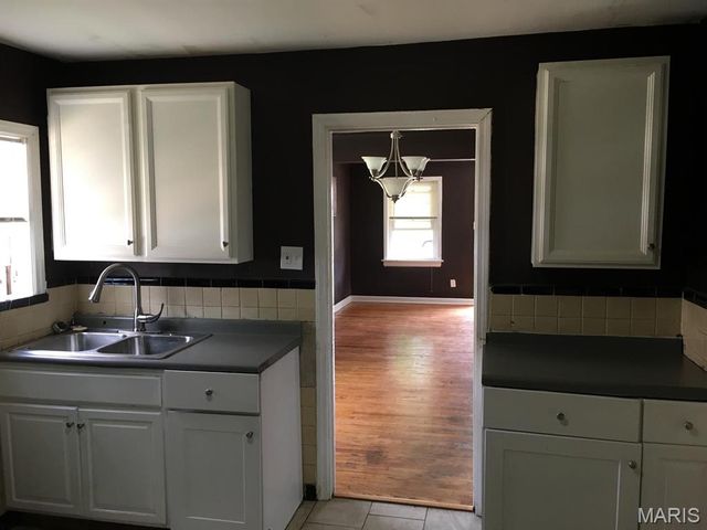 1155 Watts Avenue, St Louis, MO 63130