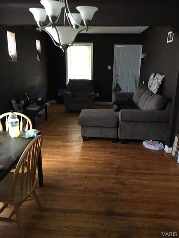 1155 Watts Avenue, St Louis, MO 63130