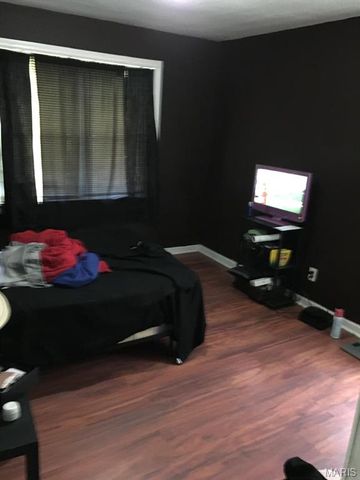 1155 Watts Avenue, St Louis, MO 63130