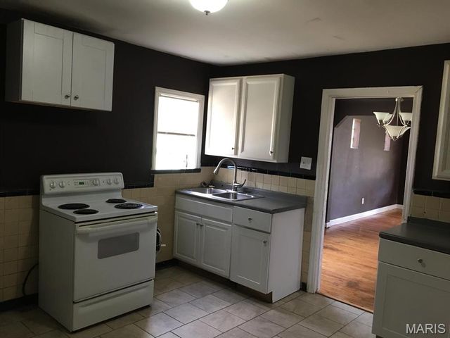 1155 Watts Avenue, St Louis, MO 63130