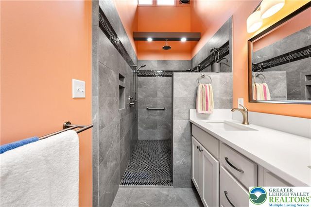 436 East Macada Road, Bethlehem City, PA 18017