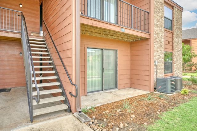 904 University Oaks Boulevard 117, College Station, TX 77840