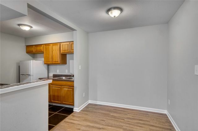 904 University Oaks Boulevard 117, College Station, TX 77840