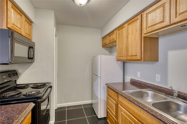 904 University Oaks Boulevard 117, College Station, TX 77840