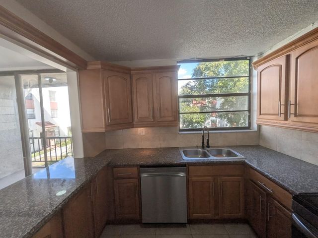 1754 NW 55th Avenue 204, Lauderhill, FL 33313