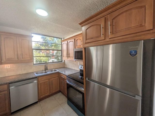 1754 NW 55th Avenue 204, Lauderhill, FL 33313