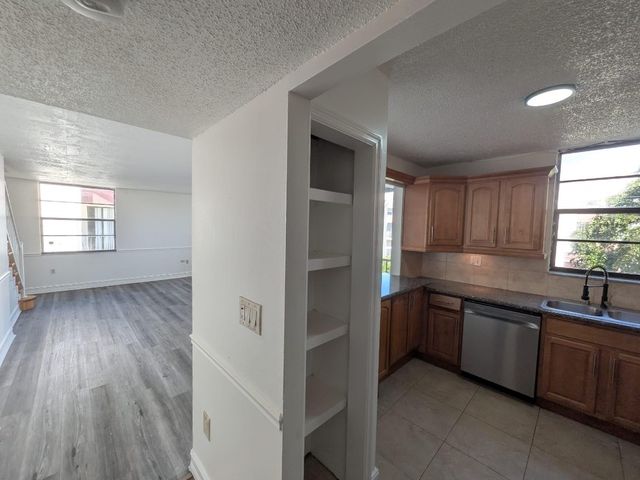 1754 NW 55th Avenue 204, Lauderhill, FL 33313