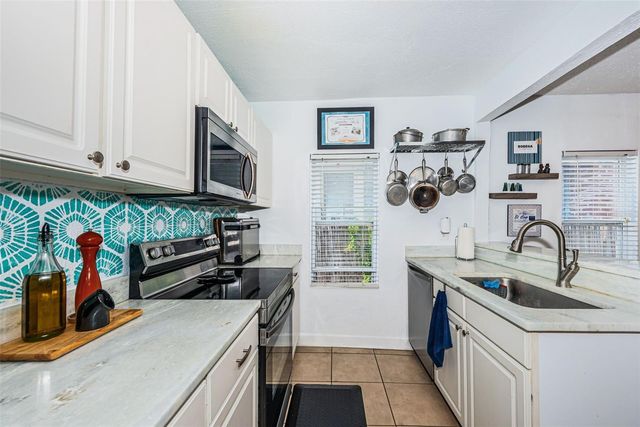 547 15TH STREET N, St Petersburg, FL 33705