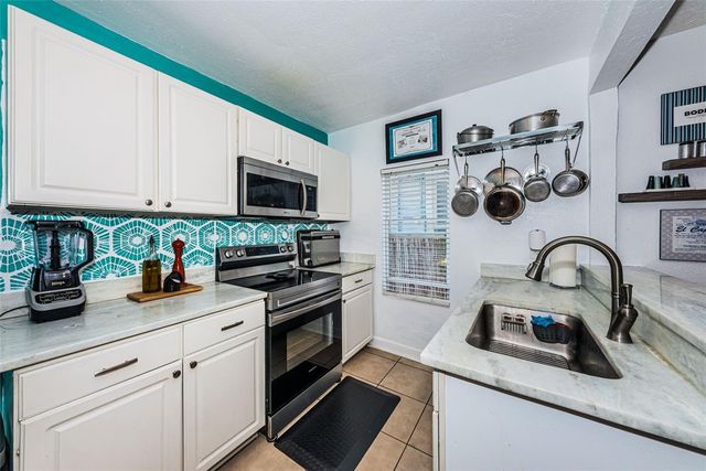 547 15TH STREET N, St Petersburg, FL 33705