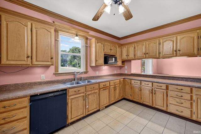 646 S Country Estates Lane, Bloomfield, IN 47424