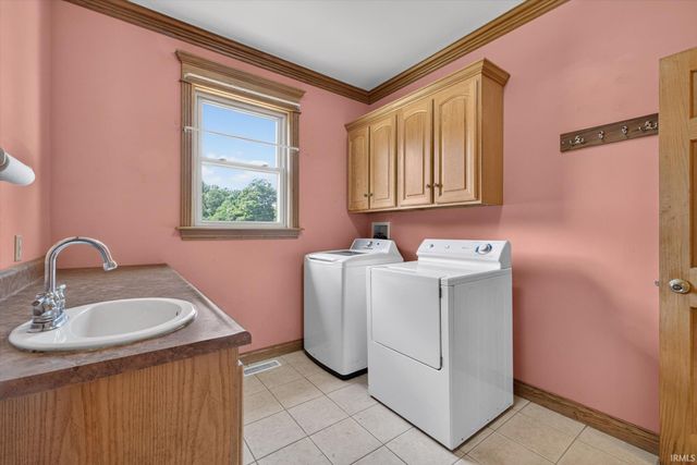 646 S Country Estates Lane, Bloomfield, IN 47424