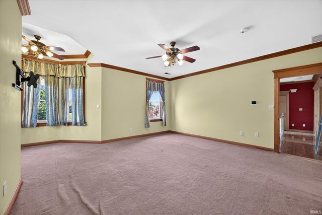 646 S Country Estates Lane, Bloomfield, IN 47424