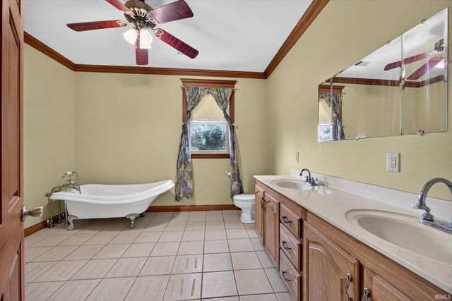 646 S Country Estates Lane, Bloomfield, IN 47424