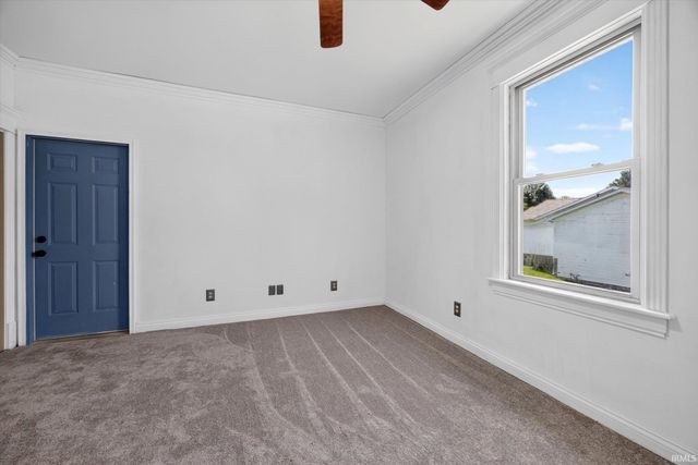 646 S Country Estates Lane, Bloomfield, IN 47424