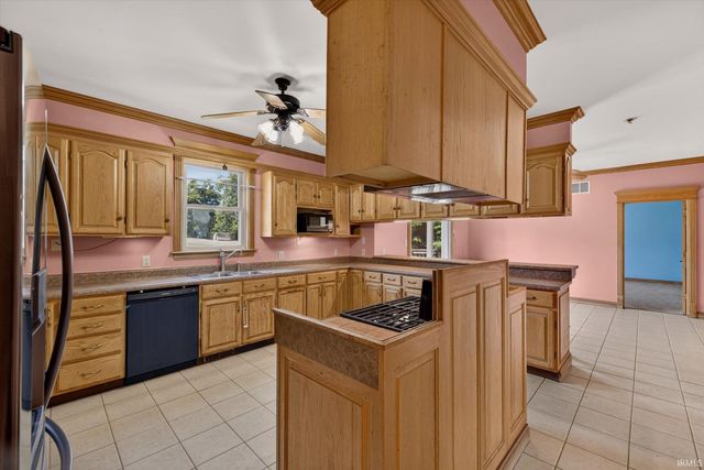 646 S Country Estates Lane, Bloomfield, IN 47424