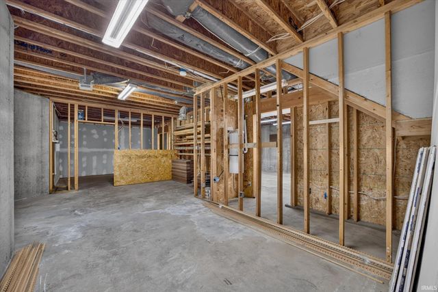 646 S Country Estates Lane, Bloomfield, IN 47424