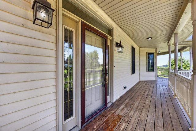 646 S Country Estates Lane, Bloomfield, IN 47424