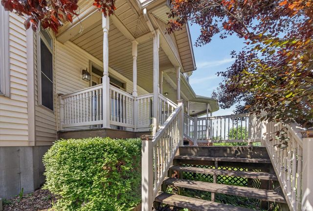 646 S Country Estates Lane, Bloomfield, IN 47424