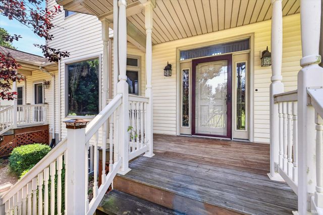 646 S Country Estates Lane, Bloomfield, IN 47424