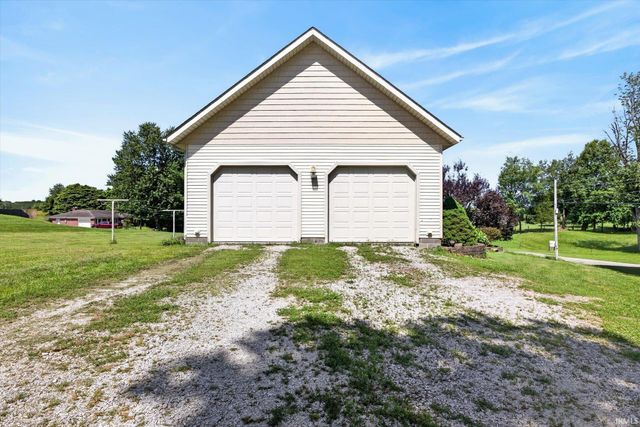 646 S Country Estates Lane, Bloomfield, IN 47424