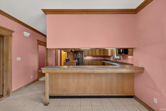 646 S Country Estates Lane, Bloomfield, IN 47424